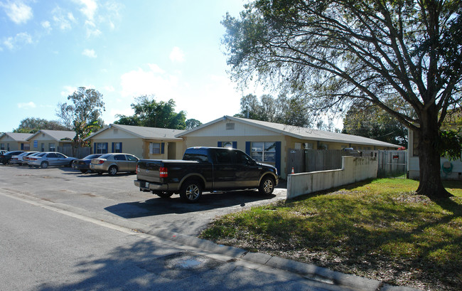 Gandy Village in St. Petersburg, FL - Building Photo - Building Photo