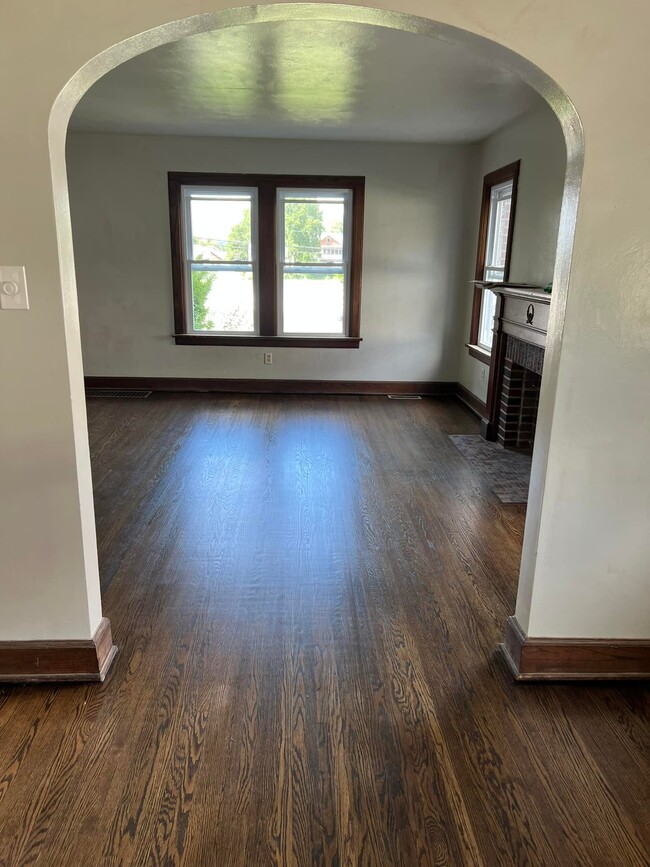 759 Park Ave W, Unit 759 Park Ave