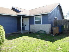 8705 Pineridge Dr in Austin, TX - Building Photo