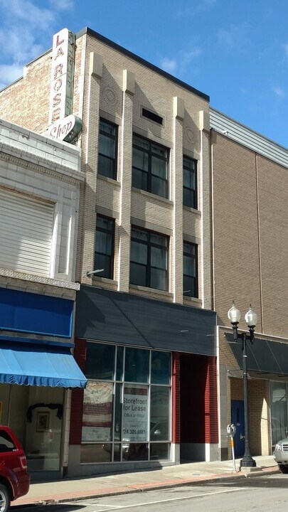 124 S Main St in Greensburg, PA - Building Photo
