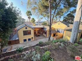 208 Westmoreland Ave in Los Angeles, CA - Building Photo