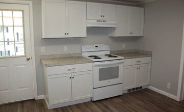 7906 Slayton Settlement Rd in Gasport, NY - Foto de edificio - Building Photo