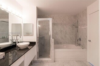 31 SE 5th St, Unit 4121 in Miami, FL - Building Photo - Building Photo