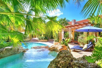 16645 SW 87th Ct in Palmetto Bay, FL - Building Photo - Building Photo