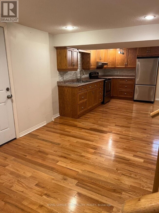 22 Perkinsfield St in Whitby, ON - Building Photo - Building Photo