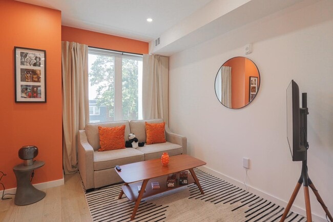 1806 A St NE in Washington, DC - Foto de edificio - Building Photo