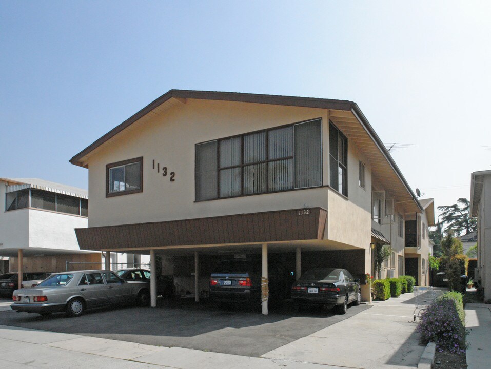 1132 S Holt Ave in Los Angeles, CA - Building Photo