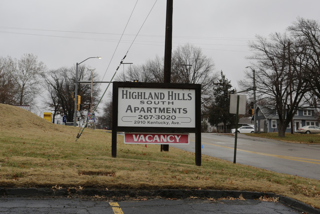 Highland Hills South Apartments in Topeka, KS - Foto de edificio - Building Photo