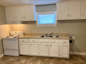 54 Monroe Ave in Jackson, TN - Building Photo - Building Photo