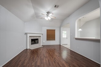 4523 Bridgevillage Dr in Spring, TX - Building Photo - Building Photo