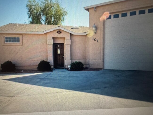 property at 2800 Tonto Dr