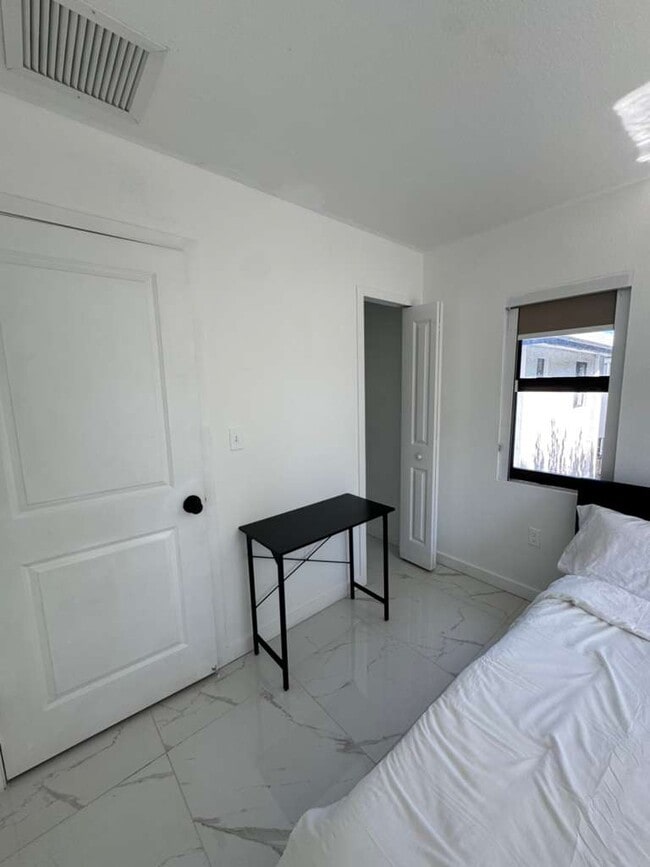 1780 NW 68th Terrace in Miami, FL - Building Photo - Building Photo