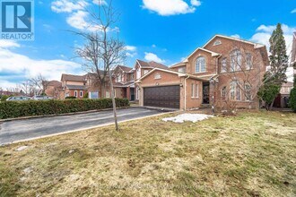 80 Hood Crescent in Brampton, ON - Building Photo - Building Photo