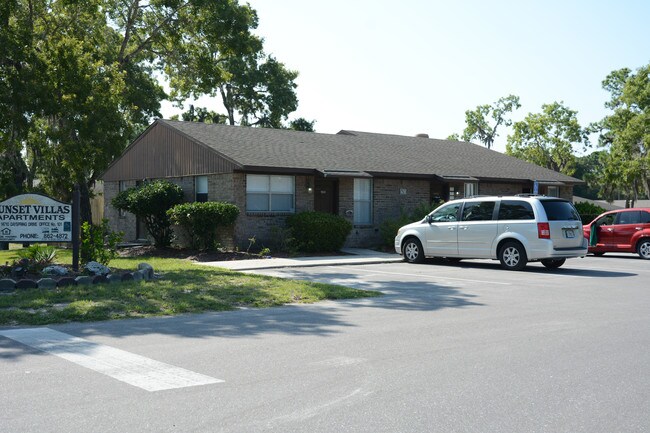 Sunset Villas Apartments in Hudson, FL - Building Photo - Building Photo