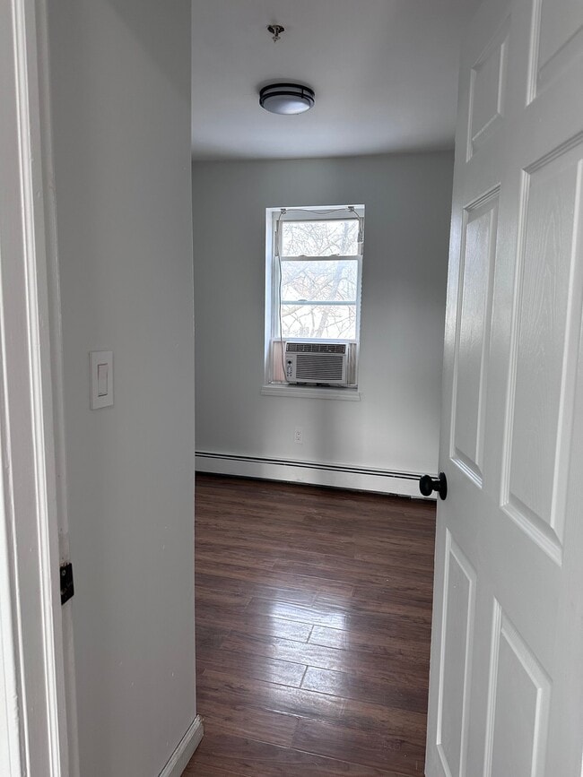 78 N Clinton St, Unit 3 in Poughkeepsie, NY - Foto de edificio - Building Photo