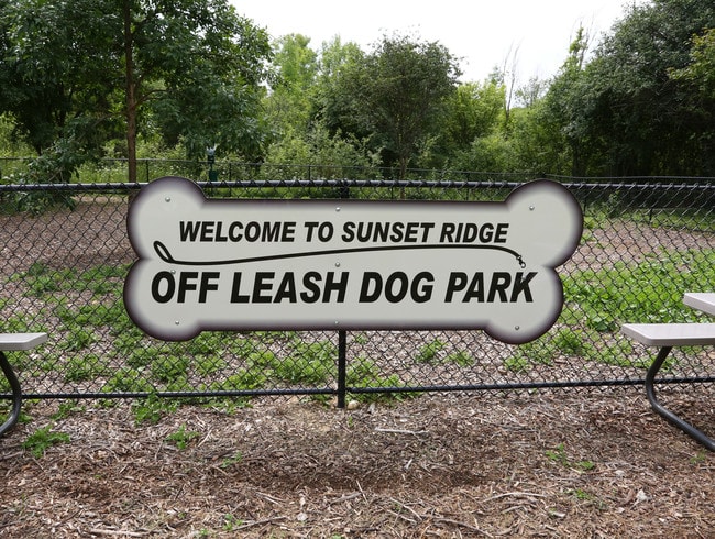 Sunset Ridge Apartments in Milwaukee, WI - Building Photo - Building Photo