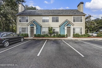 13700 Richmond Park Dr N in Jacksonville, FL - Building Photo - Building Photo