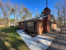 6904 Baywood Dr in Raleigh, NC - Building Photo