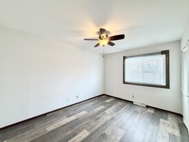 117 York Rd in Edgerton, WI - Building Photo