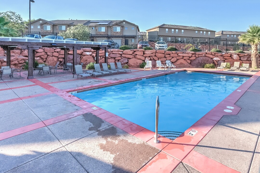 370 W Buena Vista Blvd in Washington, UT - Building Photo