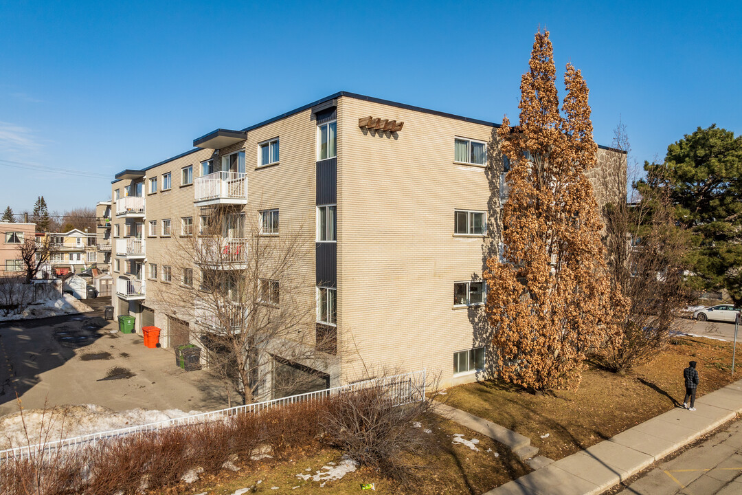 8251 Kirby-Hall Av in Verdun, QC - Building Photo