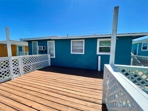 302 Ocean Ave in Surfside Beach, TX - Building Photo - Building Photo