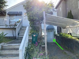 3429 Wallingford Ave N, Unit 200 in Seattle, WA - Building Photo