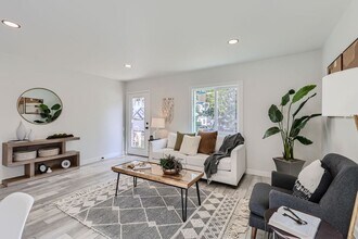 3711 S Sherman St in Englewood, CO - Foto de edificio - Building Photo