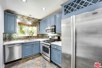 271 S Barrington Ave in Los Angeles, CA - Building Photo - Building Photo