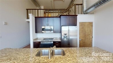 715 N Graham St, Unit 305 in Charlotte, NC - Building Photo - Building Photo