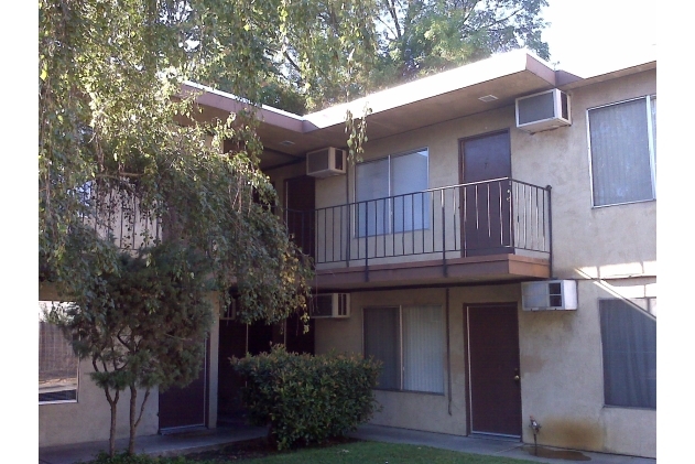 Dameron Apartments in Stockton, CA - Building Photo - Building Photo