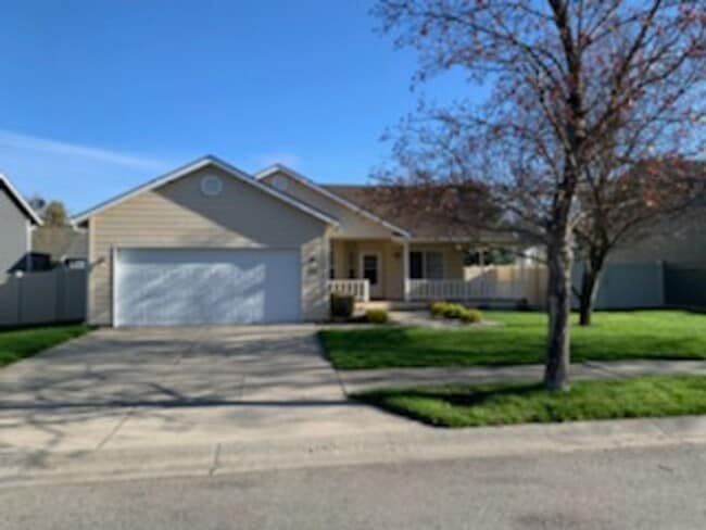 2033 W Hampson Ave in Coeur d'Alene, ID - Building Photo - Building Photo