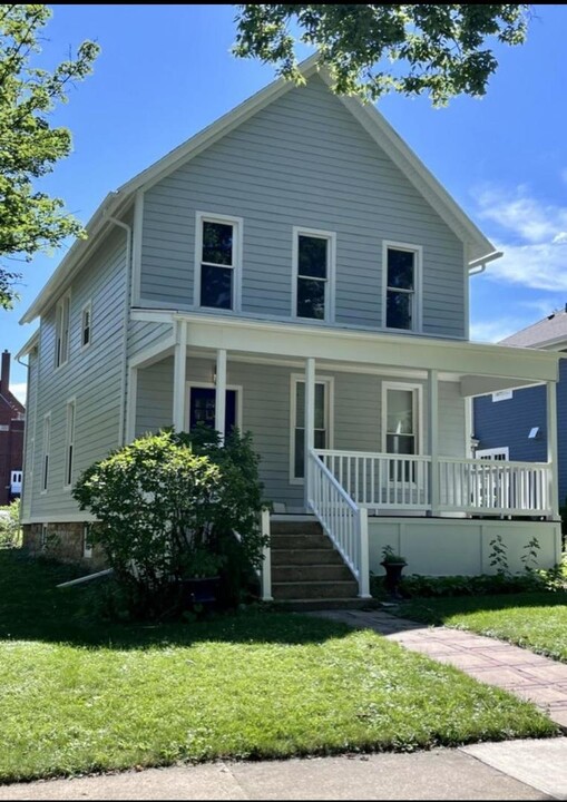 201 S Vine St in Hinsdale, IL - Building Photo
