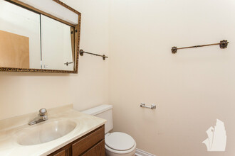 2525 N Lincoln Ave, Unit D2 in Chicago, IL - Building Photo - Building Photo