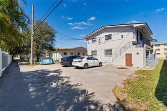 6406 W Flagler St, Unit 1 in Miami, FL - Foto de edificio - Building Photo