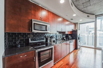 400 W Peachtree St NW, Unit #2810 in Atlanta, GA - Foto de edificio - Building Photo