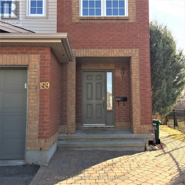 159 Kinross Private in Ottawa, ON - Building Photo - Building Photo