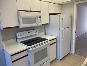 1320 Pasadena Ave S in South Pasadena, FL - Building Photo - Building Photo