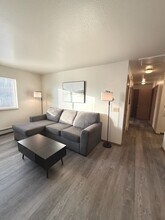 1526 Lake Elmo Dr in Billings, MT - Foto de edificio - Building Photo