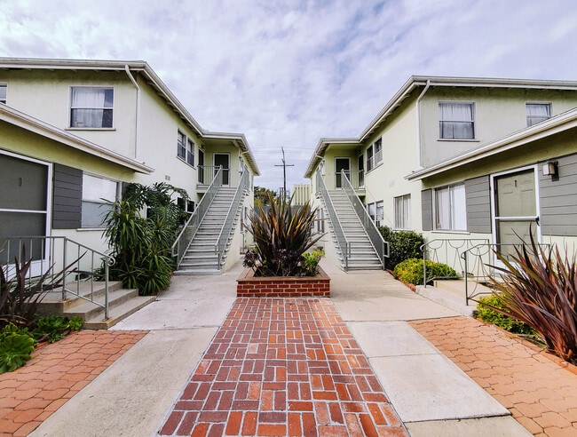 17905 Crenshaw Blvd, Unit B