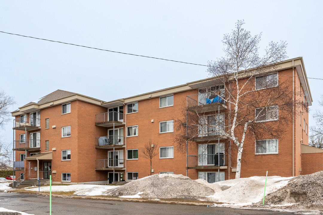 7741 Charles-Poiré St in Lévis, QC - Building Photo