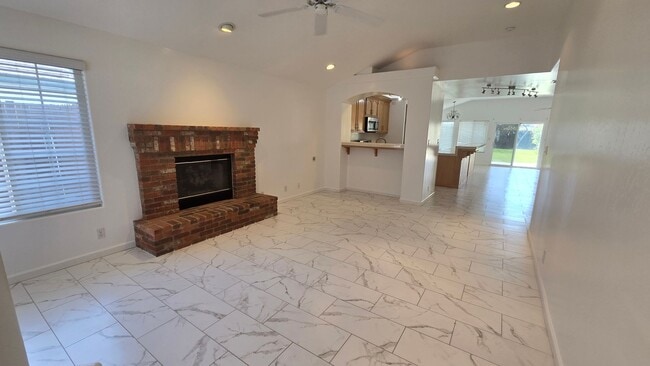 10315 Cheyenne Dr in Bakersfield, CA - Building Photo - Building Photo