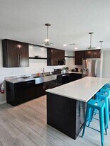 2649 Lake Dr in Riviera Beach, FL - Building Photo