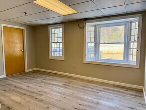 4 Commerce St in Hill, NH - Building Photo - Building Photo