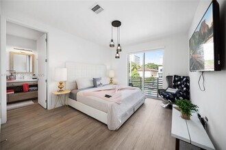 3570 SW 23rd St in Miami, FL - Building Photo - Building Photo