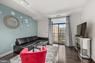 1111 Oronoco St, Unit 532 in Alexandria, VA - Foto de edificio - Building Photo