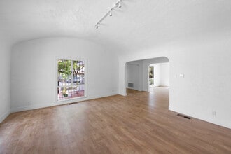 1905 S Orange Dr in Los Angeles, CA - Building Photo - Building Photo