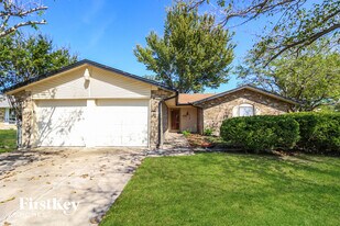 502 Oak Ridge Pl in Grand Prairie, TX - Building Photo