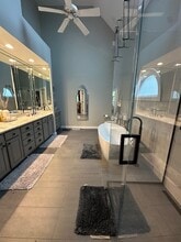 2450 Waterside Dr in Aurora, IL - Building Photo - Building Photo