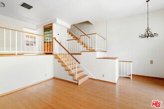 20224 Sherman Way in Los Angeles, CA - Building Photo - Building Photo